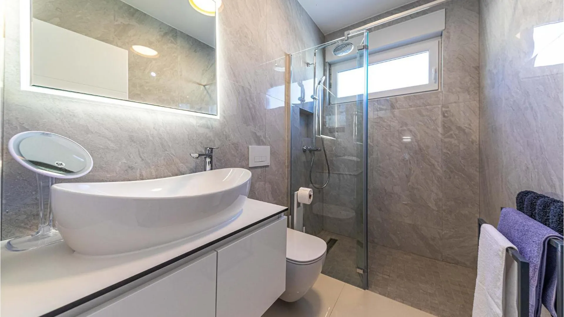 Beautiful Apartment In Seget Donji With Kitchen 트로기르 0*,