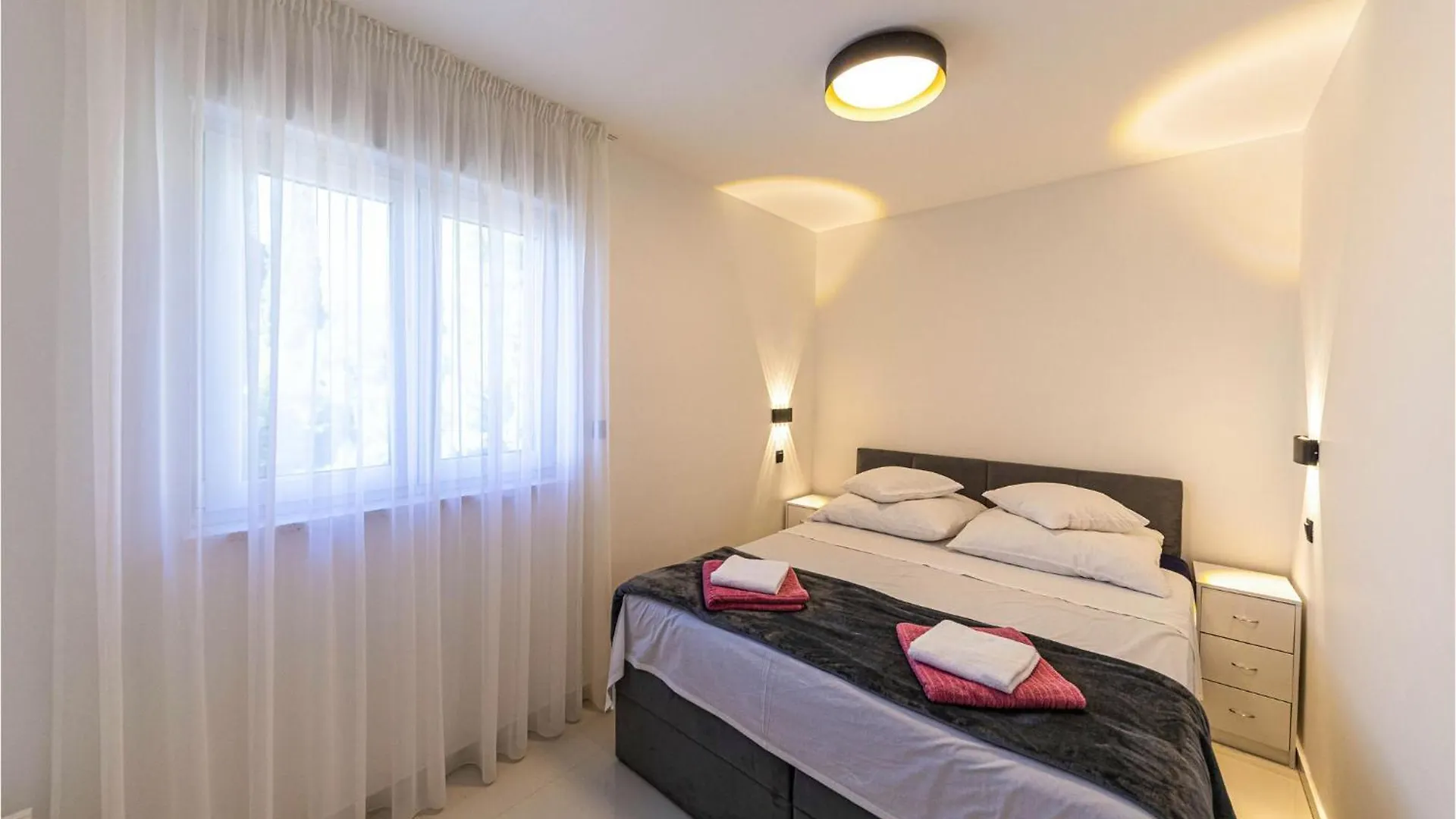 Beautiful Apartment In Seget Donji With Kitchen 트로기르 크로아티아