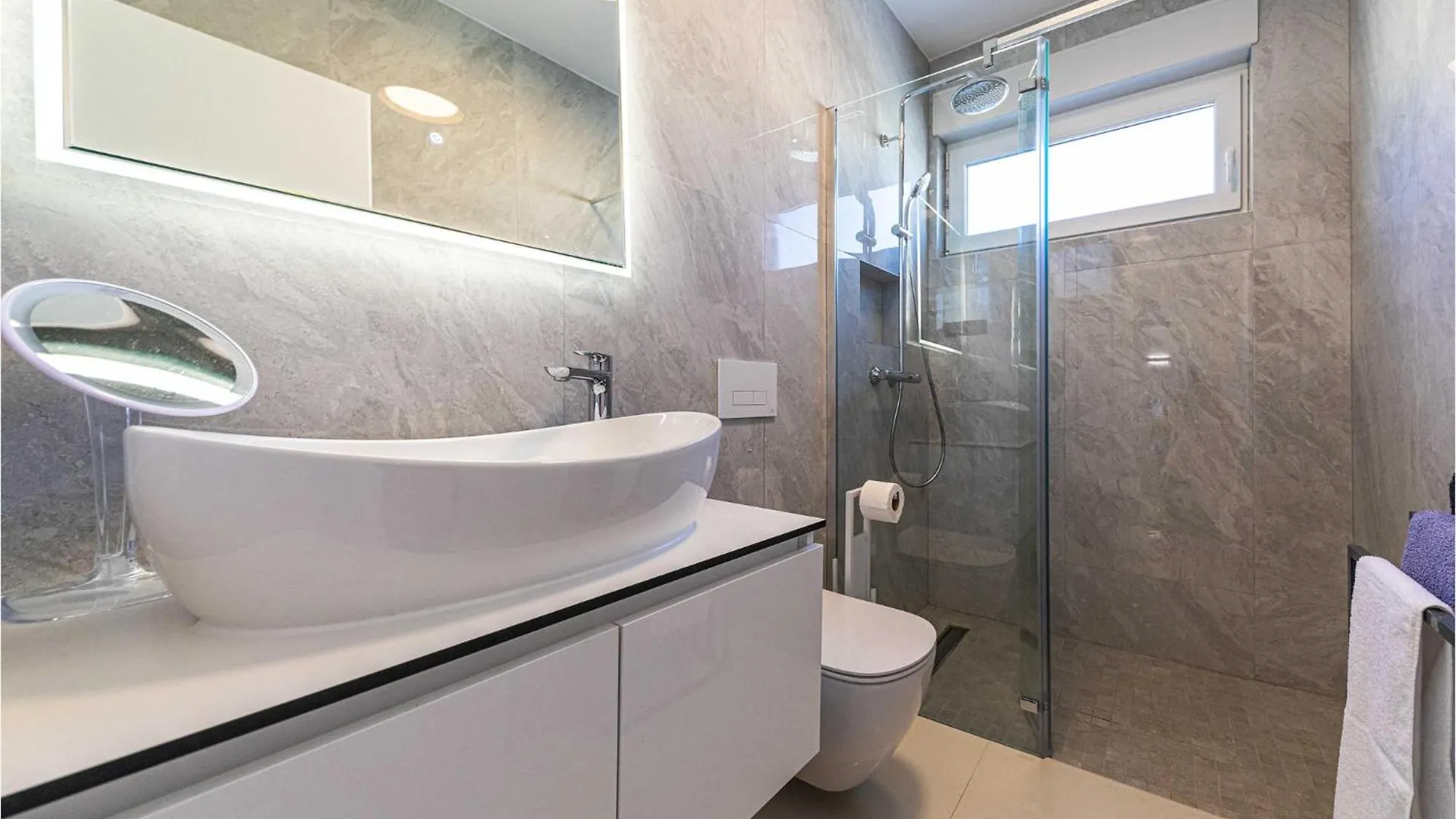 Beautiful Apartment In Seget Donji With Kitchen
