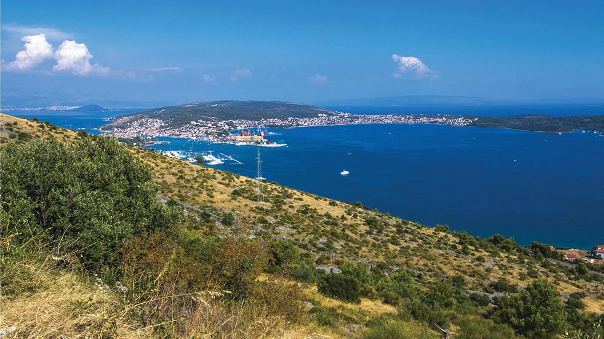 Beautiful Apartment In Seget Donji With Kitchen  Trogir